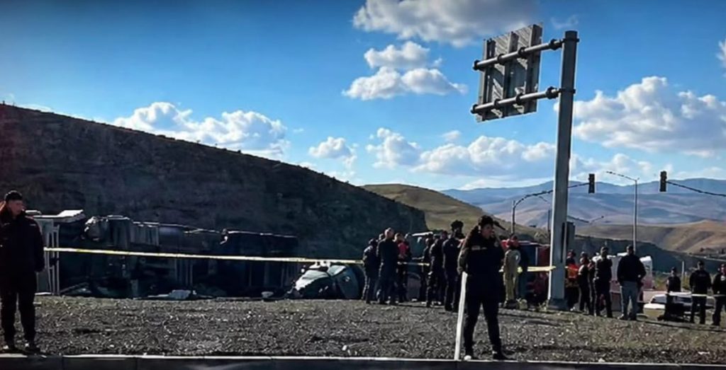 Ağrı’da Feci Kaza: 4 Kişi Hayatını Kaybetti, 1 Ağır Yaralı